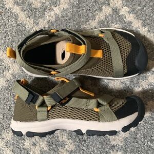 NEW Teva Outflow Universal Water Shoe Sz 1